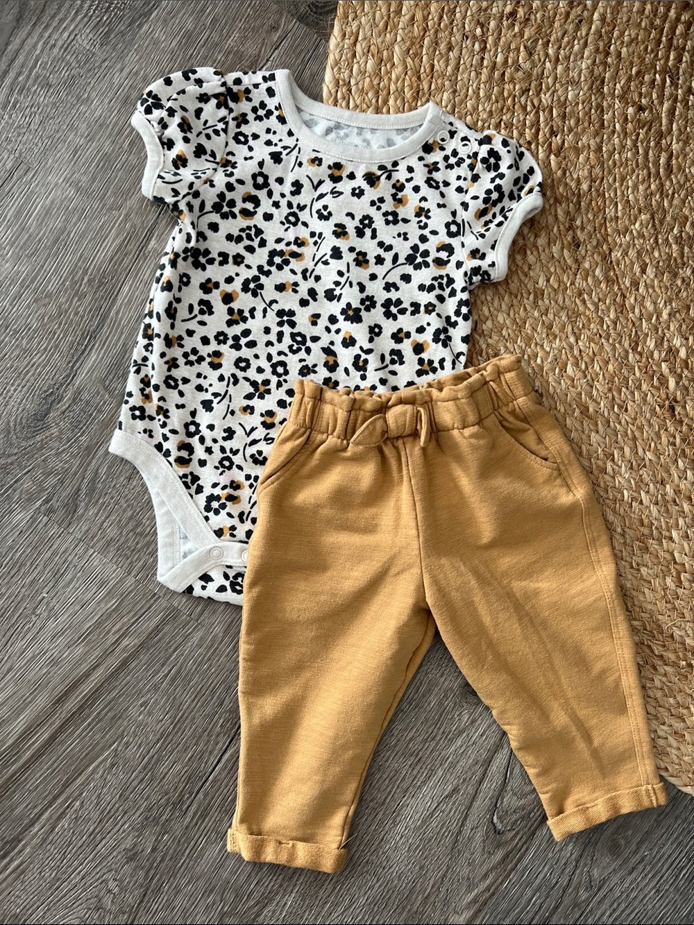 ♻️ 3/$25 ♻️ Geranimals size: 6-9m 2pc set Floral & Tan baby fall fashion GUC
